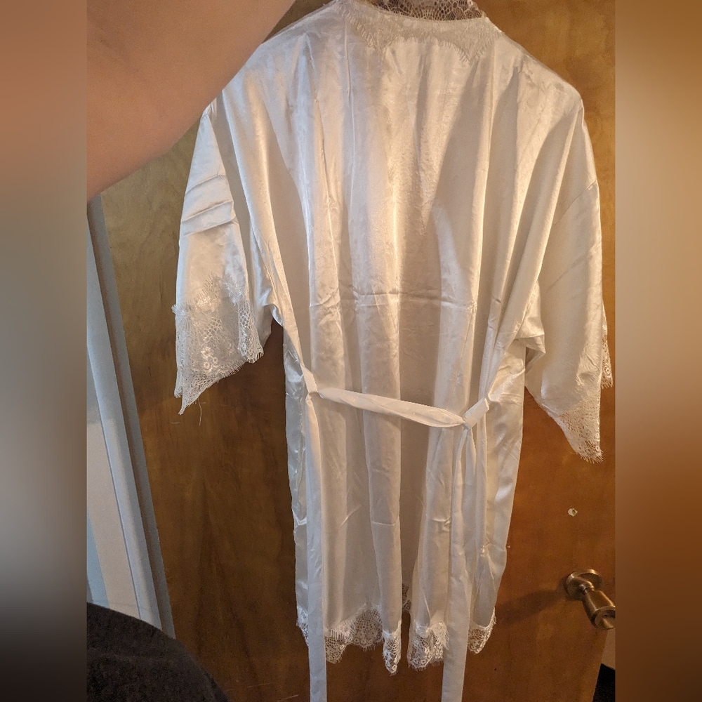 VTG Satin/Silk Robe - Picture 3 of 6